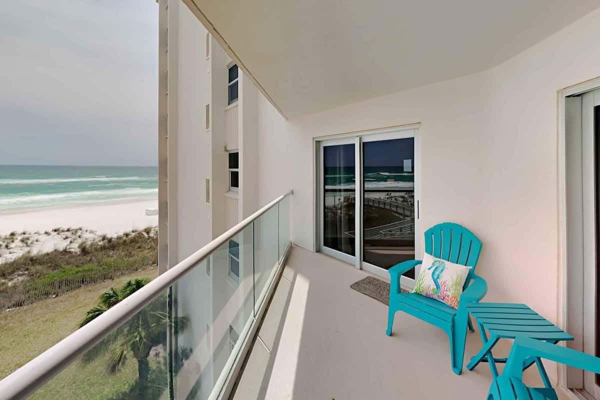 Condo, 1 cama Queen size y sofá cama, balcón, vista al océano (#403 West - No Pets Allowed) | Áreas de la propiedad
