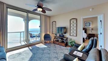 Condo, nhiều giường, ban công, quang cảnh biển (#1-1908 - No Pets) | Khu phòng khách | TV