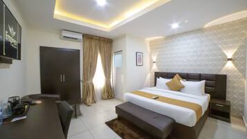 Deluxe Room, 1 Queen Bed | Pillow-top beds, in-room safe, desk, free WiFi