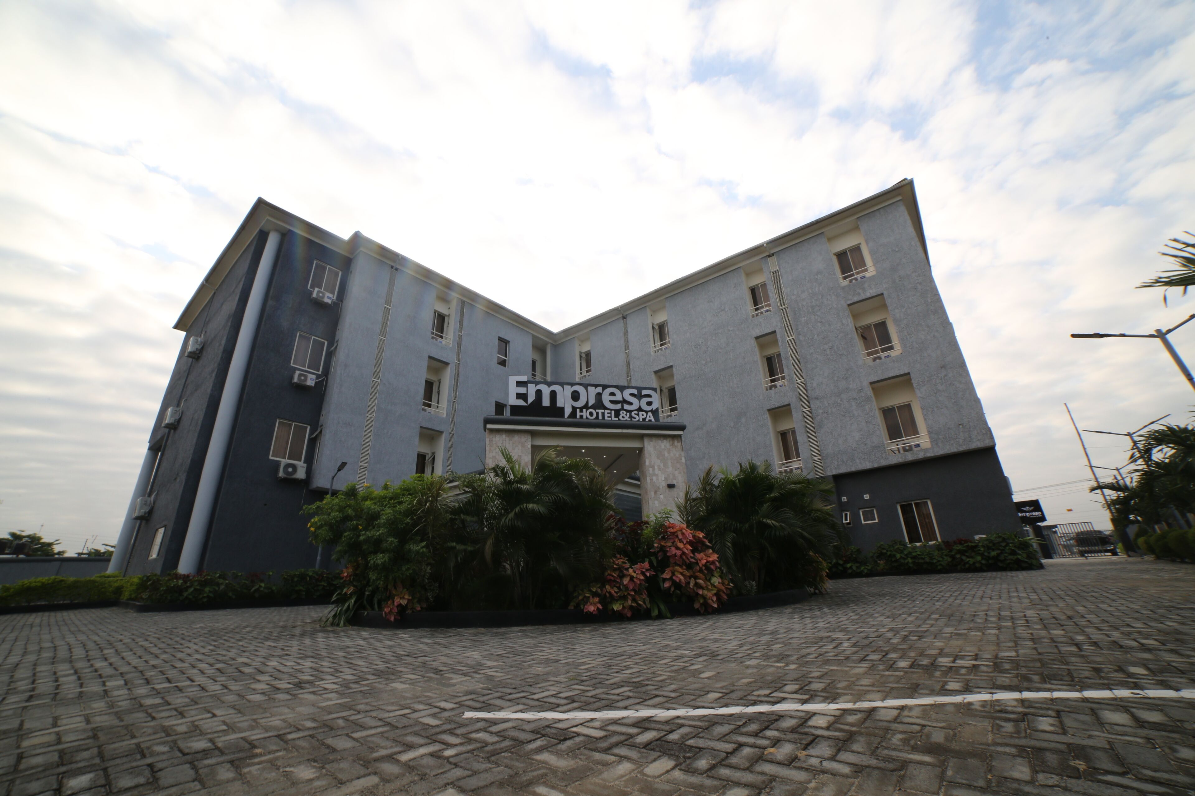 المنشأة من الخارج