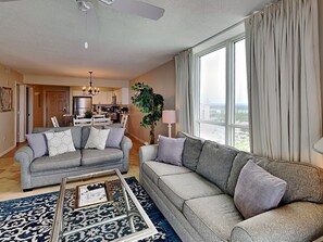 Living area - Pelican Beach by Southern Vacation Rentals (Destin)
