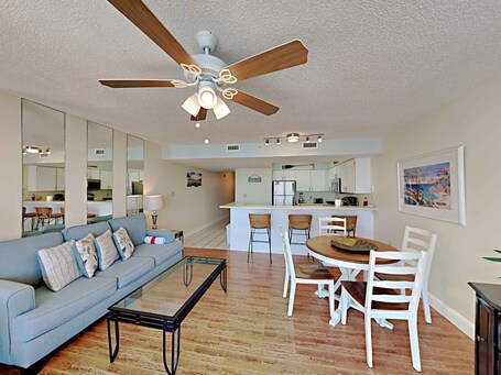 Pelican Beach by Southern Vacation Rentals - Image 79