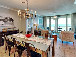 Lejlighed - flere senge - balkon (#2-1603 - No Pets) | Spiseområde