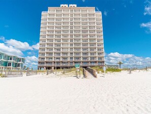 On the beach - Royal Palms by Southern Vacation Rentals (Gulf Shores)