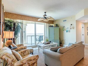Condo, várias camas, sacada (#4-1309 - No Pets) | Área de estar | TV
