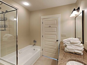 Towels, toilet paper - Redfish Village by Southern Vacation Rentals (Santa Rosa Beach)