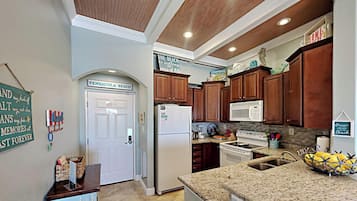 Condo, Multiple Beds, Balcony, Ocean View (#707 - No Pets) | Private kitchen