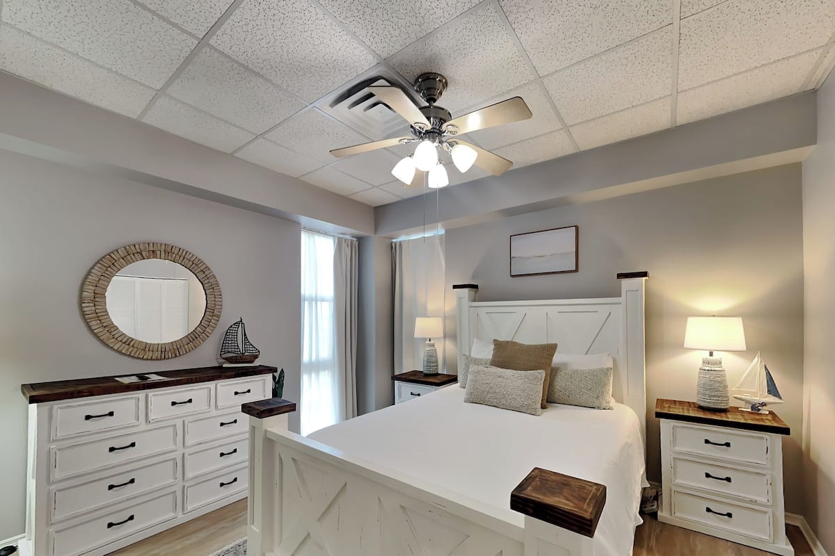 Condo, várias camas, sacada, vista para o oceano (#301 - No Pets) | 2 quartos, individualmente decorados, individualmente mobiliados