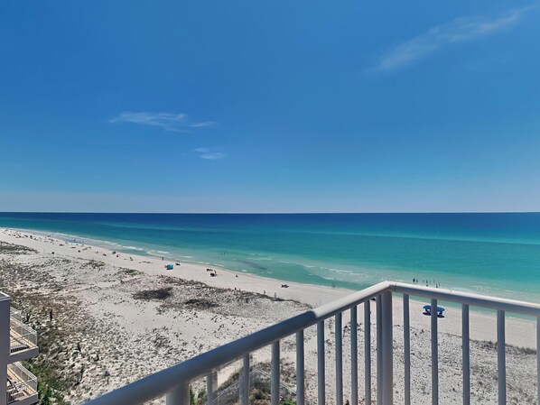 Condo, nhiều giường, ban công, quang cảnh biển (#501 - No Pets) | Bãi biển | Trên bãi biển