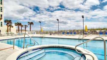 Condo (3 Bedrooms) | Property amenity