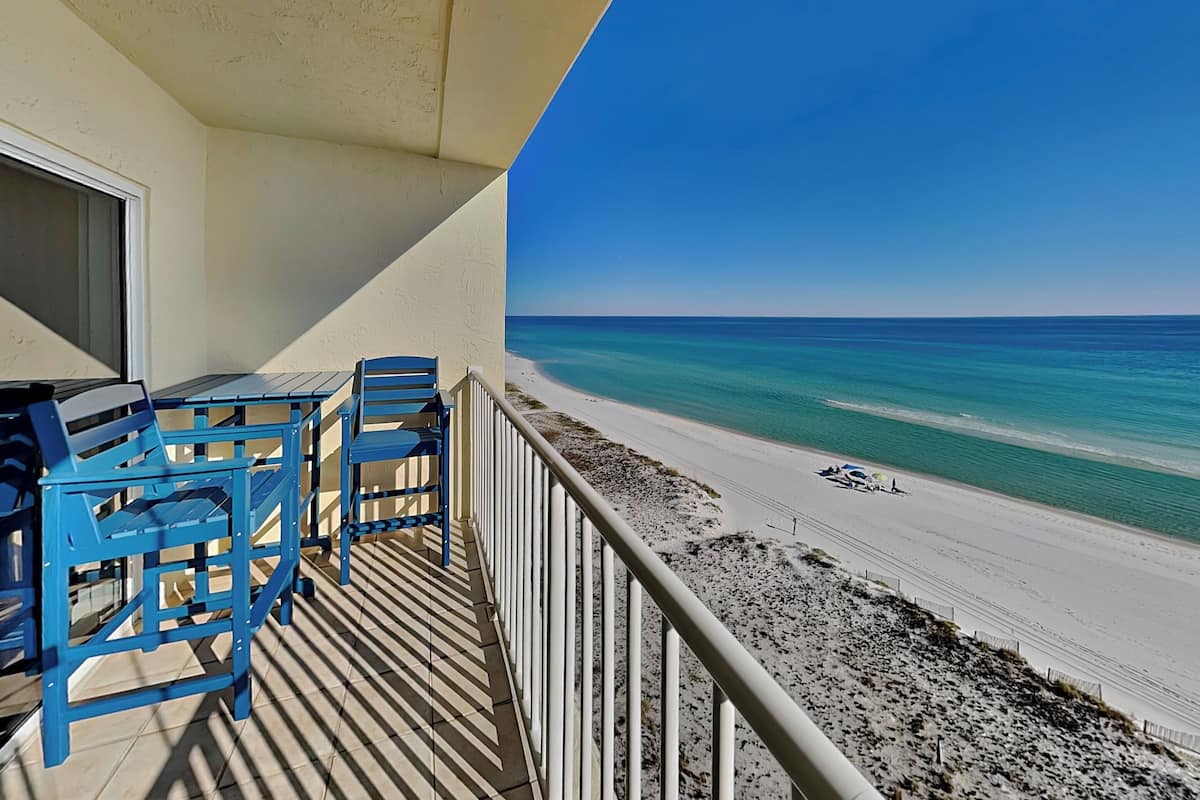 Condo (3 Bedrooms) | Front of property