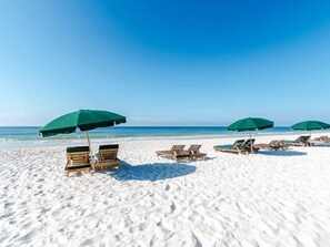 On the beach - San Carlos by Southern Vacation Rentals (Gulf Shores)
