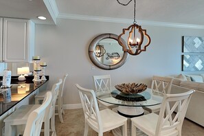 Dining - San Carlos by Southern Vacation Rentals (Gulf Shores)