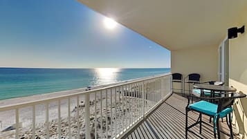 Appartement, meerdere bedden, balkon, uitzicht op oceaan (#401 - No Pets) | Terrein van de accommodatie