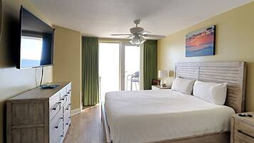 Appartement, meerdere bedden, balkon, uitzicht op oceaan (#401 - No Pets) | 3 slaapkamers, individueel gedecoreerd, individueel gemeubileerd