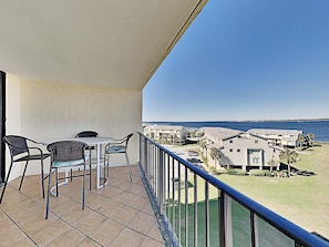 Condo, 1 cama King e sofá-cama, sacada (#952 - No Pets) | Área da propriedade