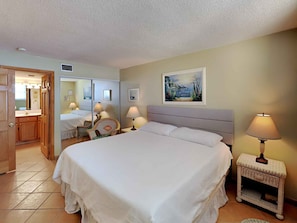 Condo, 1 King Bed with Sofa bed, Balcony (#952 - No Pets) | 2 bedrooms, individually decorated, individually furnished, free WiFi