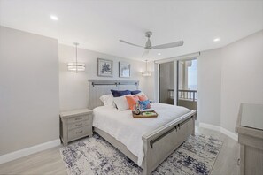 3 bedrooms, iron/ironing board, WiFi, bed sheets - Luxury Cape Marco Unit | Pool, Gym & Tennis (Marco Island)