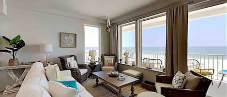 Condo, varias camas, balcón, vista al océano (#201 - No Pets) | Área de sala de estar