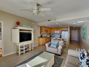 Living area - Splash by Resort Collection (Panama City Beach)