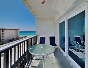 Appart'hôtel (#711 - No Pets) | Restauration extérieure