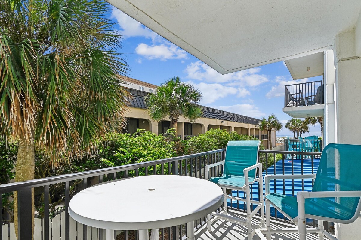 Condo (2 Bedrooms) | Front of property