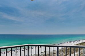 Apartment, Mehrere Betten, Balkon, Meerblick (#1203 - No Pets) | Strand-/Meerblick