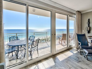 公寓式客房, 多张床, 阳台, 海洋景观 (#1004 - No Pets) | 阳台