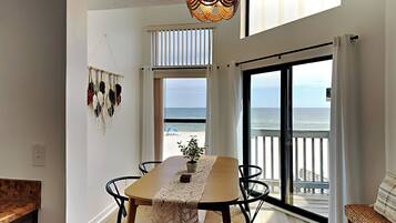 Condo, varias camas, balcón, vista al océano (#4 - No Pets) | Restaurantes