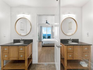 Condo, Multiple Beds, Balcony, Ocean View (#907 - No Pets)