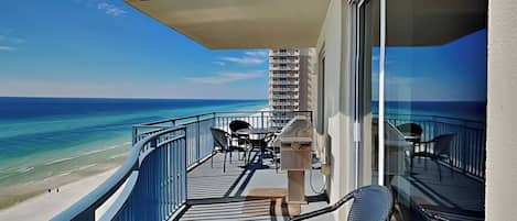 Appartement, meerdere bedden, balkon, uitzicht op oceaan (#907C - No Pets Allowed) | Terrein van de accommodatie