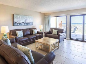 Huoneisto, useita sänkyjä, parveke, valtamerinäköala (#105 - No Pets) | Oleskelualue | Televisio