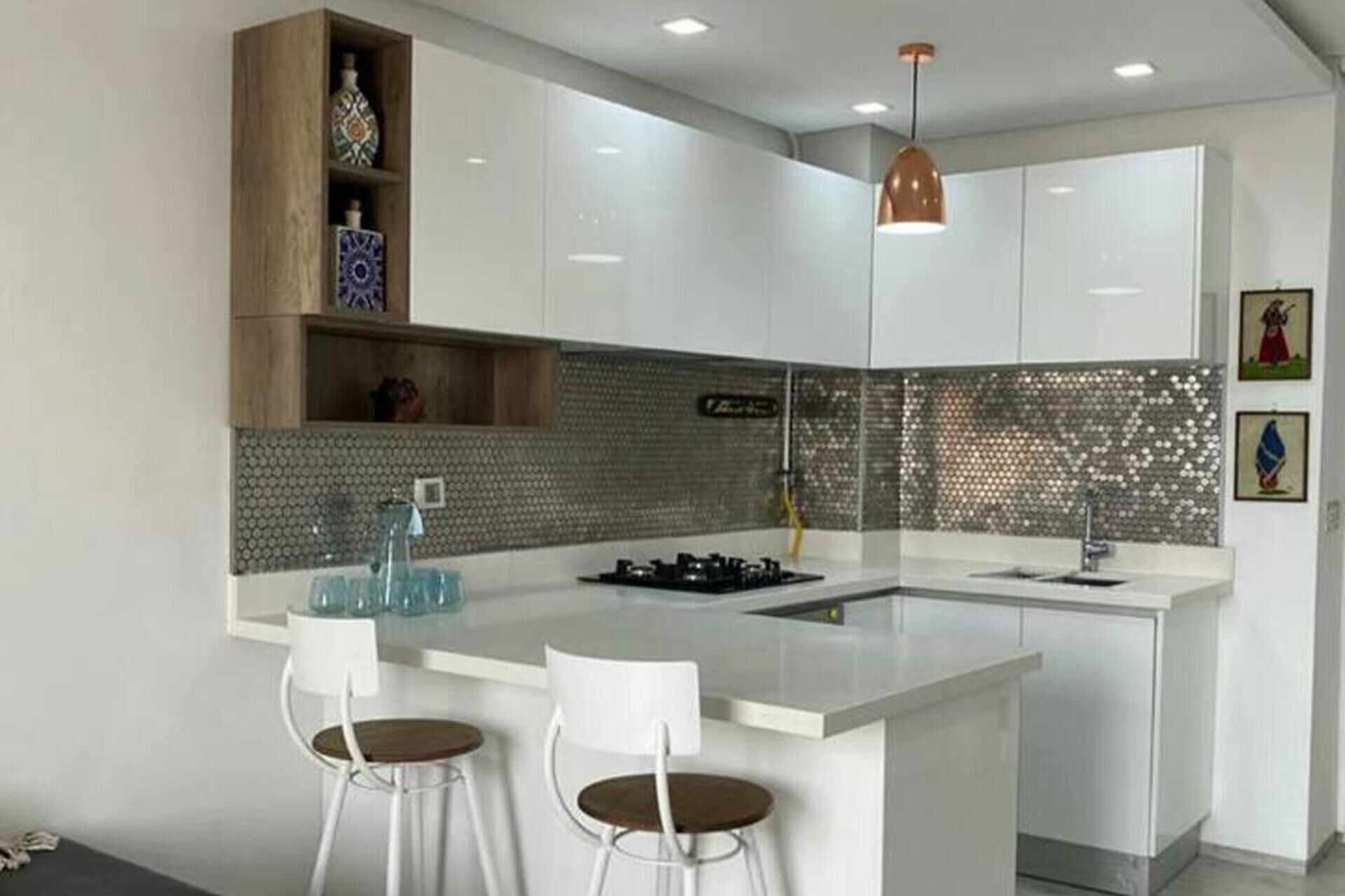 Køleskab, mikrobølgeovn, ovn, kogeplade