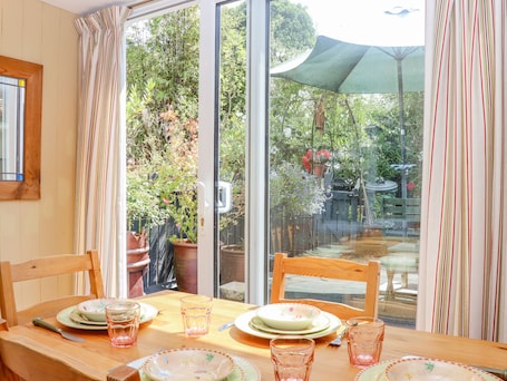 Fridge, electric kettle, toaster, cookware/dishes/utensils