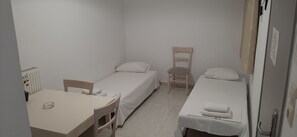 1 chambre, coffres-forts dans les chambres, bureau