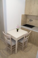 Double Room - Without Balcony | 1 dormitorio, caja fuerte, escritorio