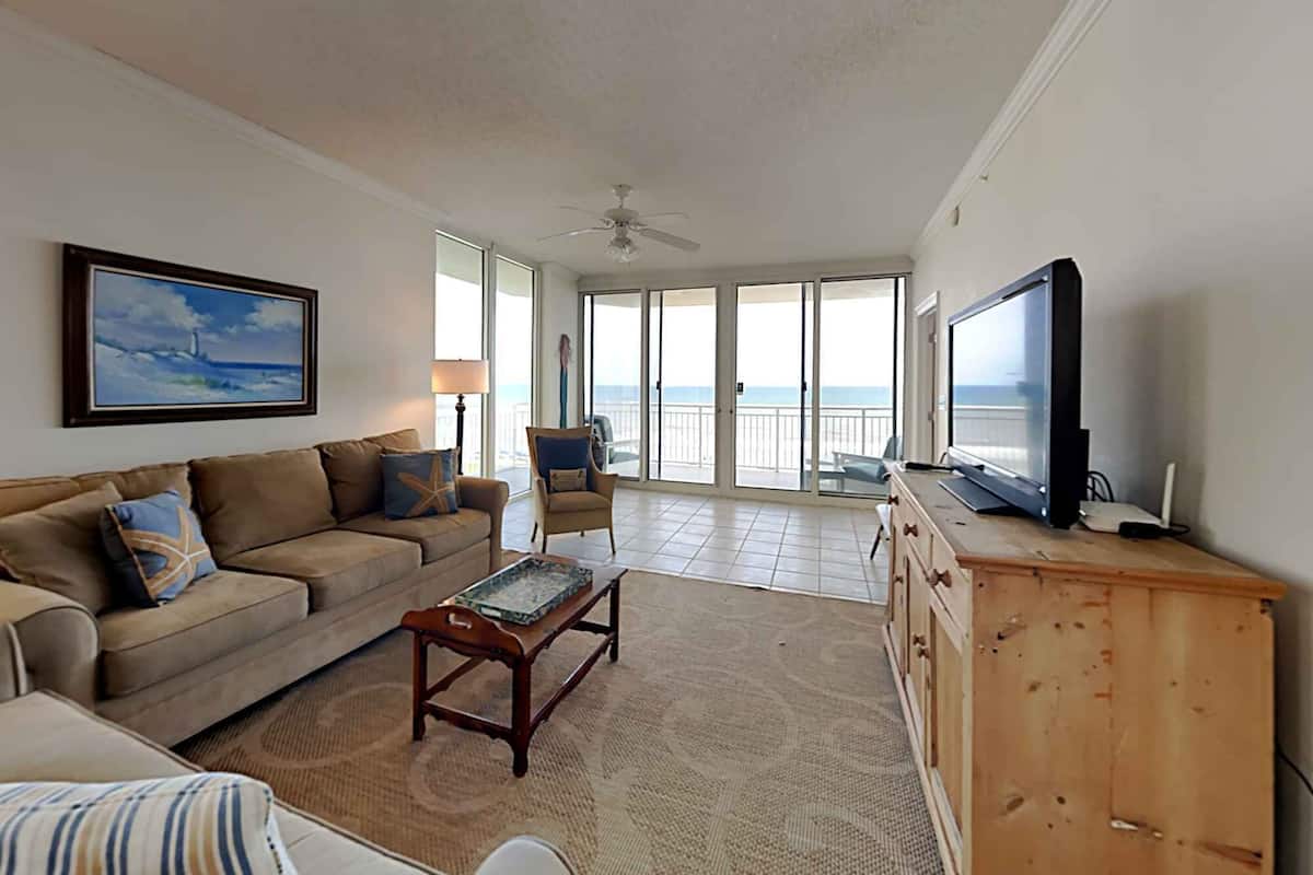 Condo, Multiple Beds, Balcony, Ocean View (#401 - No Pets) | Living area