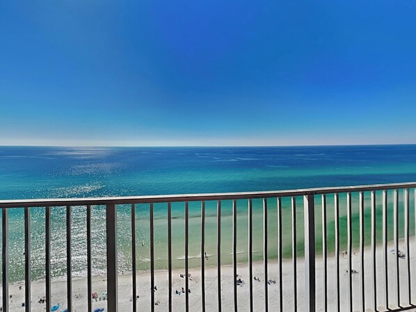 Apartment, Mehrere Betten, Balkon, Meerblick (#1306 - No Pets) | Unterkunftsgelände