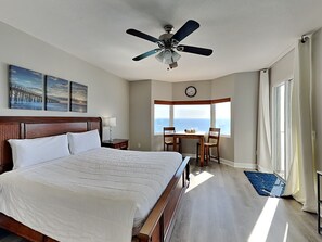 Condo, varias camas, balcón, vista al océano (#1501 - No Pets) | 4 habitaciones, decoración personalizada y muebles diferentes 