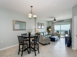 コンドミニアム ベッド (複数台) バルコニー オーシャンビュー (#202 - No Pets) | レストラン