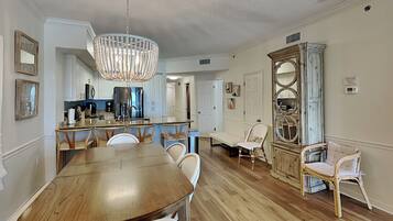 Condo (3 Bedrooms) | Property amenity