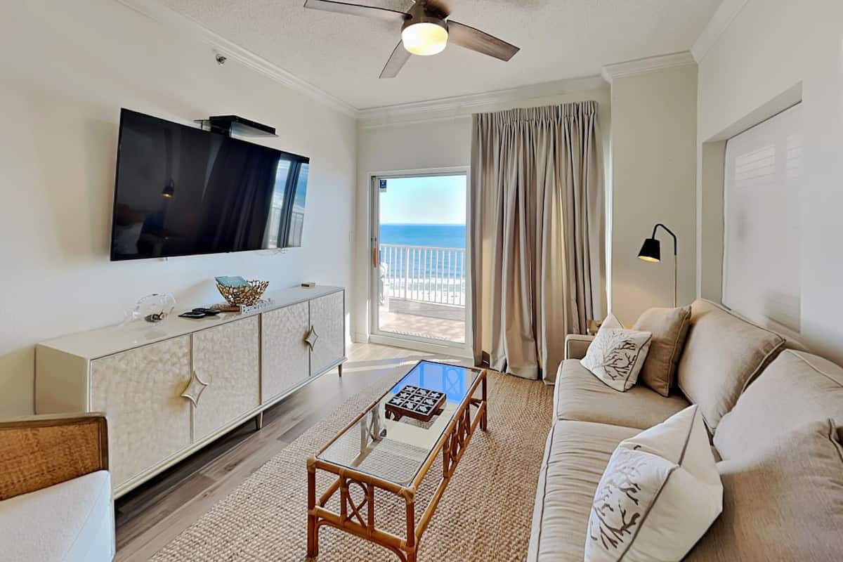 Kondominium (3 Bedrooms) | Bagian depan properti