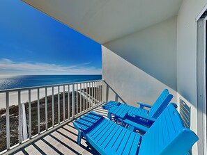 Apartment, Mehrere Betten, Balkon, Meerblick (#1003 - No Pets) | Unterkunftsgelände