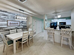 Dining - Woodland Shores by Southern Vacation Rentals (Miramar Beach)