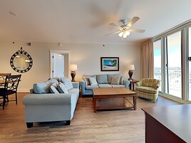 Estúdio, várias camas, sacada, vista para o oceano (#A619 - No Pets) | Área de estar | TV de tela plana