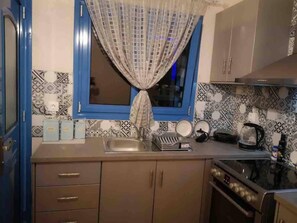 Apartamento | Cozinha privada | Geladeira, micro-ondas, fogão, cooktop