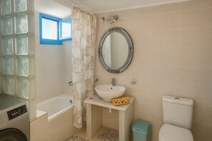 Shower, towels - 1 Bed Apt - Sleeps 2 - Free Parking - Sea View (Kalymnos)