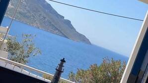 A view of a coastal area with a clear blue sea and a prominent mountain in the background. - 1 Bed Apt - Sleeps 2 - Free Parking - Sea View (Kalymnos)