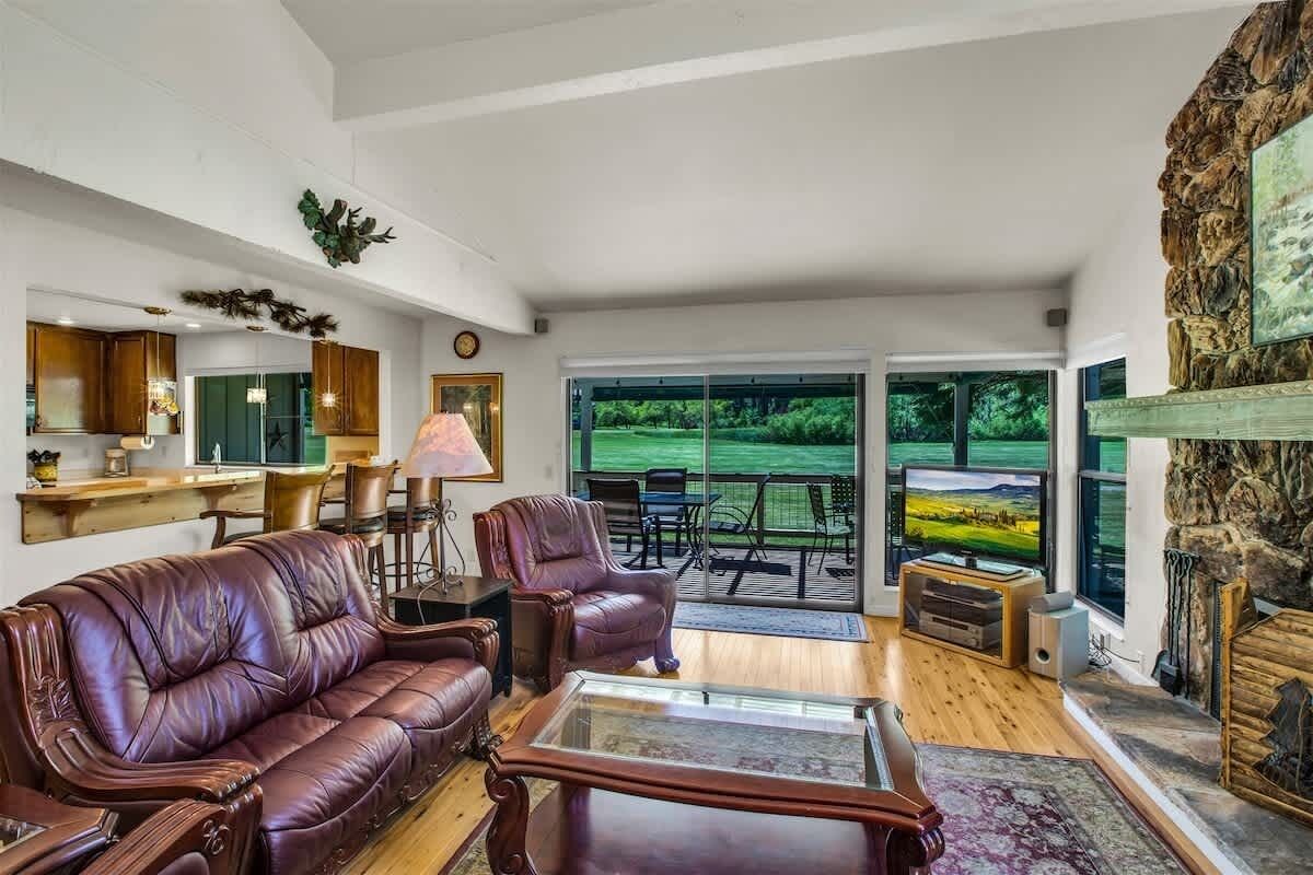 Télévision, cheminée