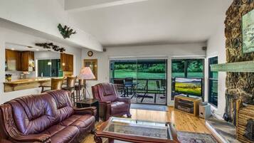 Télévision, cheminée